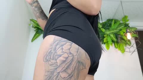 Snapshot of mollysweet11 chatting on 12/17/25, 04:57 mollysweet11 online show from 12/17/25, 04:57