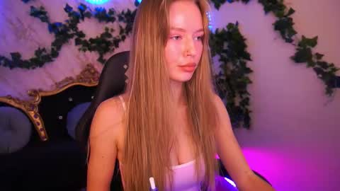 mollyymayy online show from 12/15/25, 04:00
