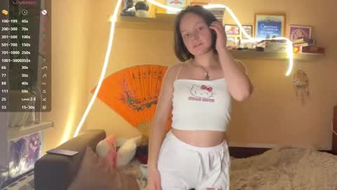Snapshot of moltenpeach chatting on 02/20/26, 04:07 Hermina online show from 02/20/26, 04:07