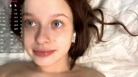 Snapshot of moltenpeach chatting on 04/15/26, 07:58 Hermina online show from 04/15/26, 07:58