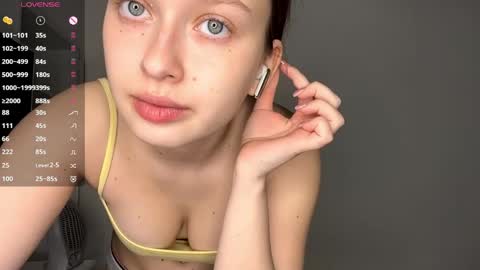 Snapshot of moltenpeach chatting on 04/21/26, 02:23 Hermina online show from 04/21/26, 02:23