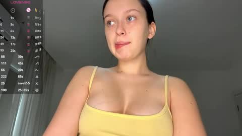Snapshot of moltenpeach chatting on 04/22/26, 12:28 Hermina online show from 04/22/26, 12:28