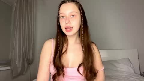 Snapshot of moltenpeach chatting on 05/23/26, 04:00 Hermina online show from 05/23/26, 04:00