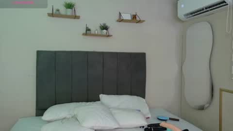 Snapshot of moly_juicy chatting on 06/11/26, 12:14 moly_juicy online show from 06/11/26, 12:14