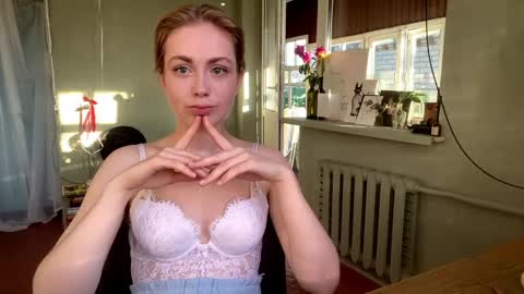 Snapshot of molyangel chatting on 06/06/26, 03:39 Oksana online show from 06/06/26, 03:39