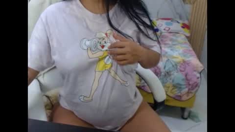 Snapshot of mom_divine chatting on 06/11/26, 05:00 mom online show from 06/11/26, 05:00