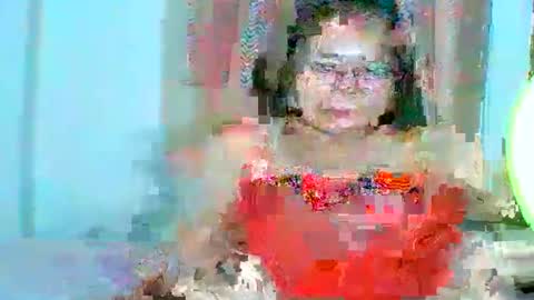 Snapshot of mombastic55 chatting on 05/25/26, 01:17 mombastic55 online show from 05/25/26, 01:17