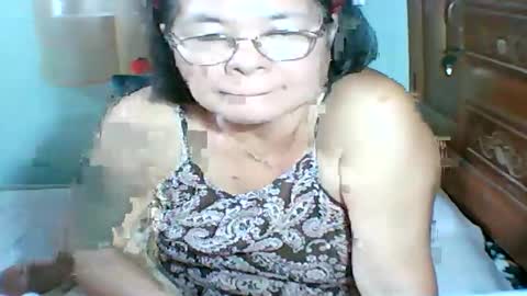 Snapshot of mombastic55 chatting on 05/30/26, 08:00 mombastic55 online show from 05/30/26, 08:00