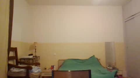 Snapshot of moment71200 chatting on 11/13/25, 07:13 moment71200 online show from 11/13/25, 07:13