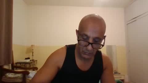 Snapshot of moment71200 chatting on 11/16/25, 10:54 moment71200 online show from 11/16/25, 10:54