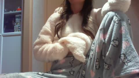 Snapshot of momentbeforedown chatting on 12/01/24, 07:36 Hailey online show from 12/01/24, 07:36