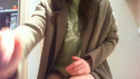 Snapshot of momentbeforedown chatting on 12/08/24, 03:43 Hailey online show from 12/08/24, 03:43