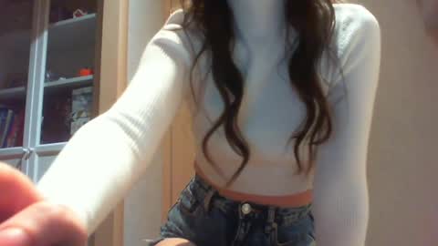 Snapshot of momentbeforedown chatting on 12/22/24, 05:45 Hailey online show from 12/22/24, 05:45