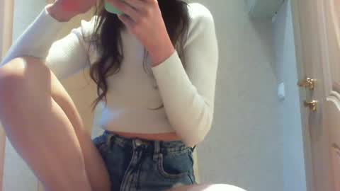 Snapshot of momentbeforedown chatting on 12/22/24, 08:49 Hailey online show from 12/22/24, 08:49