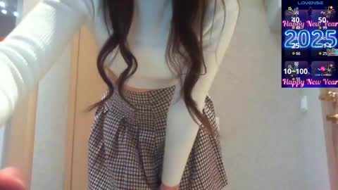 Snapshot of momentbeforedown chatting on 01/05/25, 08:42 Hailey online show from 01/05/25, 08:42