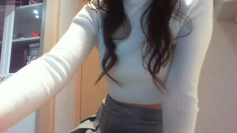 Snapshot of momentbeforedown chatting on 02/16/25, 12:19 Hailey online show from 02/16/25, 12:19