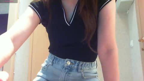 Snapshot of momentbeforedown chatting on 09/28/25, 11:15 Hailey online show from 09/28/25, 11:15