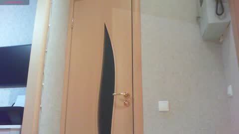 Snapshot of momentbeforedown chatting on 11/01/25, 06:32 Hailey online show from 11/01/25, 06:32