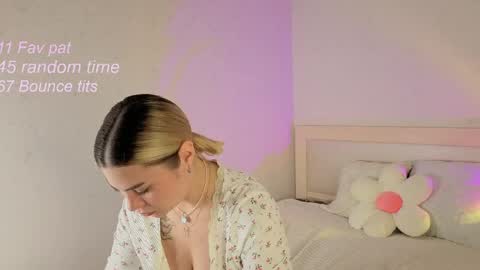 momento_marie online show from 06/03/26, 02:33