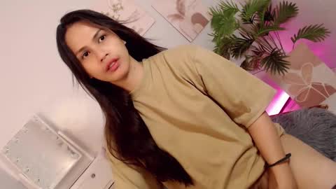 Snapshot of momi_khem019 chatting on 09/19/25, 07:32 MOMIKHEM online show from 09/19/25, 07:32