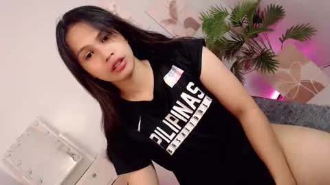 Snapshot of momi_khem019 chatting on 09/20/25, 07:20 MOMIKHEM online show from 09/20/25, 07:20