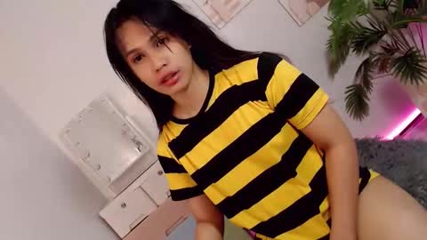 Snapshot of momi_khem019 chatting on 09/22/25, 07:10 MOMIKHEM online show from 09/22/25, 07:10