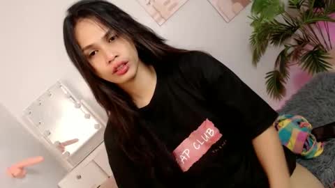 Snapshot of momi_khem019 chatting on 10/05/25, 06:12 MOMIKHEM online show from 10/05/25, 06:12