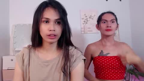 Snapshot of momi_khem019 chatting on 10/13/25, 11:54 MOMIKHEM online show from 10/13/25, 11:54