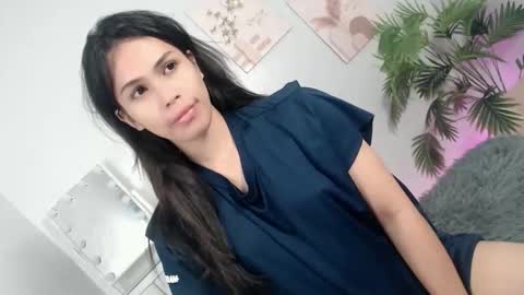 Snapshot of momi_khem019 chatting on 10/28/25, 07:23 MOMIKHEM online show from 10/28/25, 07:23