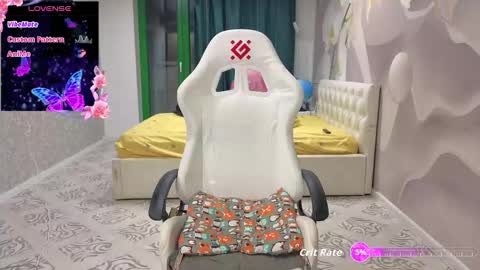 MommmY  online show from 11/30/25, 08:13