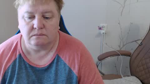 Snapshot of mommy99x chatting on 06/16/26, 07:44 Mommy99X online show from 06/16/26, 07:44