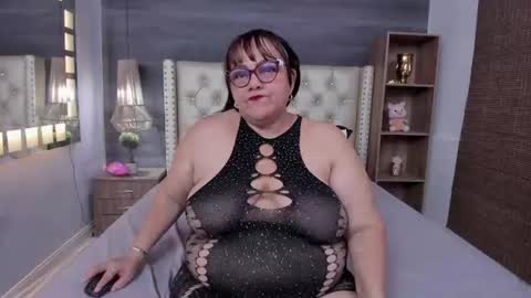 Jelitza online show from 06/25/26, 03:17