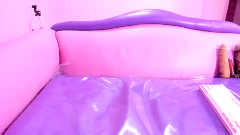 Snapshot of mommy_dirty_squirt chatting on 02/18/25, 03:10 carolina online show from 02/18/25, 03:10