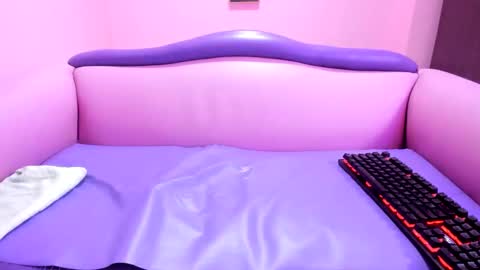 Snapshot of mommy_dirty_squirt chatting on 11/07/25, 11:43 carolina online show from 11/07/25, 11:43