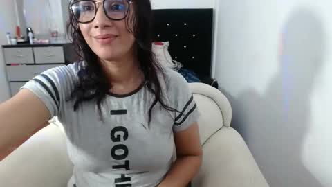Snapshot of mommy_sexy2 chatting on 12/28/24, 04:41 zarai online show from 12/28/24, 04:41