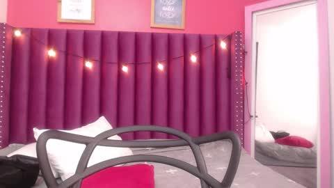 Daphne  online show from 02/26/25, 09:42