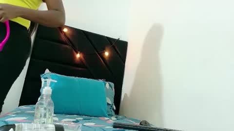 Snapshot of mommywebcam chatting on 07/04/26, 02:51 DINAH online show from 07/04/26, 02:51