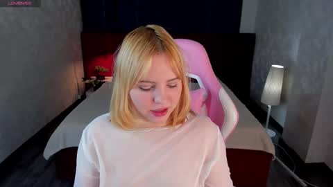 mon1ca_jones online show from 11/17/25, 09:04