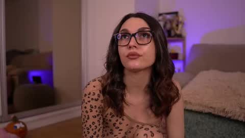 Snapshot of mona_lisss chatting on 11/16/25, 01:28 Mona Lisss online show from 11/16/25, 01:28