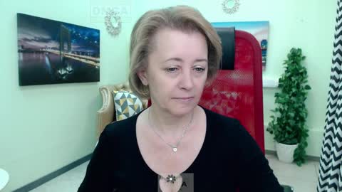 Snapshot of mona_w chatting on 04/09/26, 11:04 Mona online show from 04/09/26, 11:04