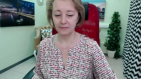 Snapshot of mona_w chatting on 04/10/26, 11:26 Mona online show from 04/10/26, 11:26