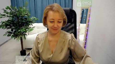 Snapshot of mona_w chatting on 04/17/26, 03:48 Mona online show from 04/17/26, 03:48