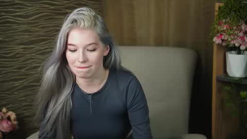 Mona online show from 10/12/25, 01:21