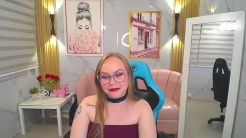monarca_a online show from 09/17/25, 08:32
