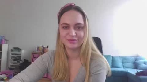 Snapshot of monarise chatting on 03/25/26, 11:27 monarise online show from 03/25/26, 11:27