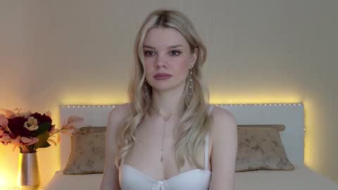 Monaxxx  online show from 12/18/24, 01:23