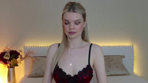 Monaxxx  online show from 12/30/24, 01:14