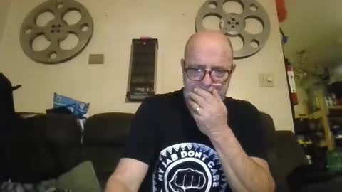 mondaymonday online show from 01/16/25, 05:55