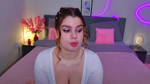 Snapshot of moneyforpeaches chatting on 05/08/26, 05:29 moneyforpeaches online show from 05/08/26, 05:29