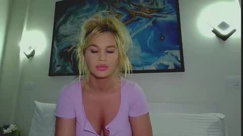 Snapshot of moni_ chatting on 04/15/26, 03:13 Monica online show from 04/15/26, 03:13